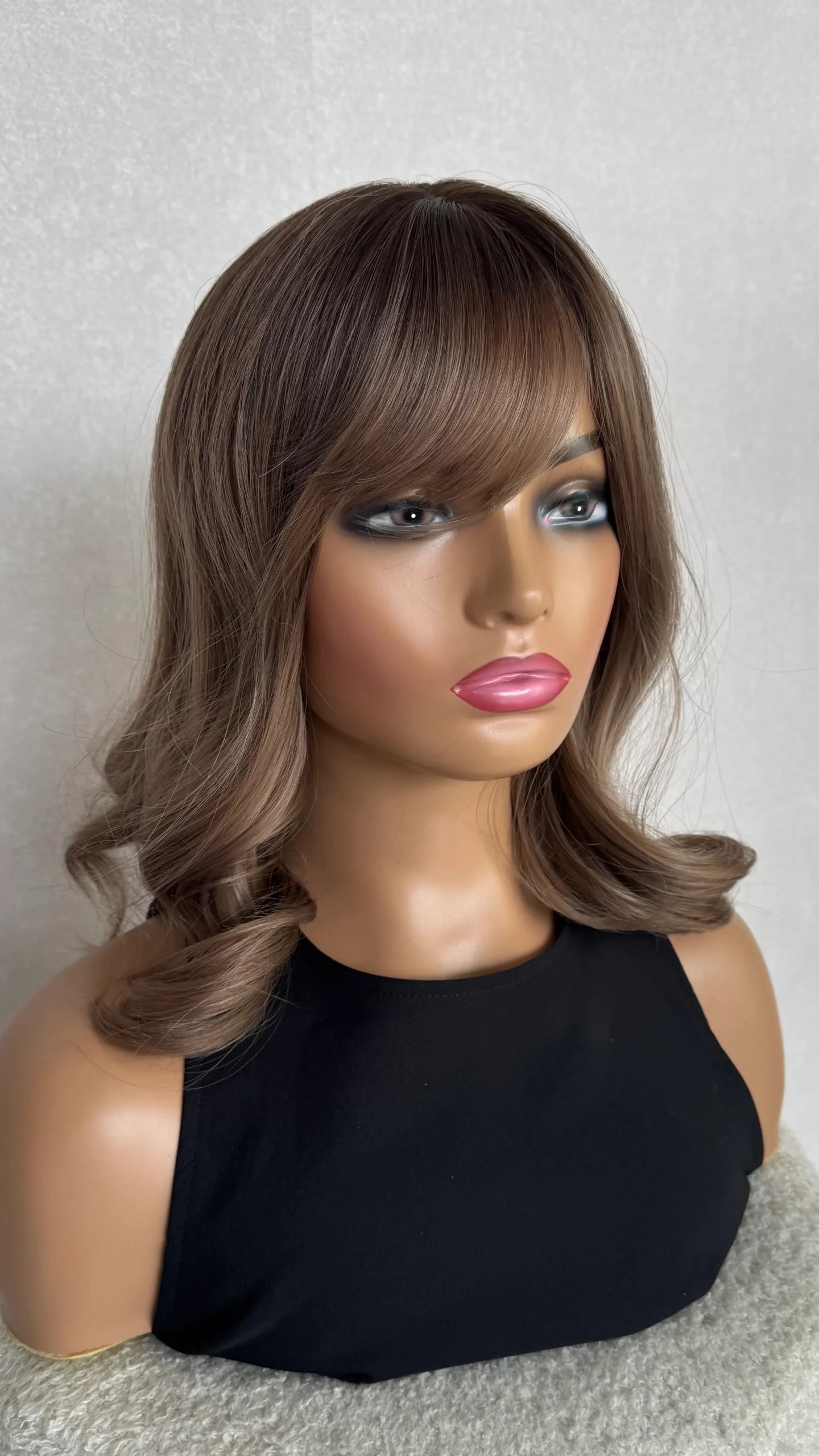 Champagne Brunette Fringe Synthetic Wig – A Glass of Champagne