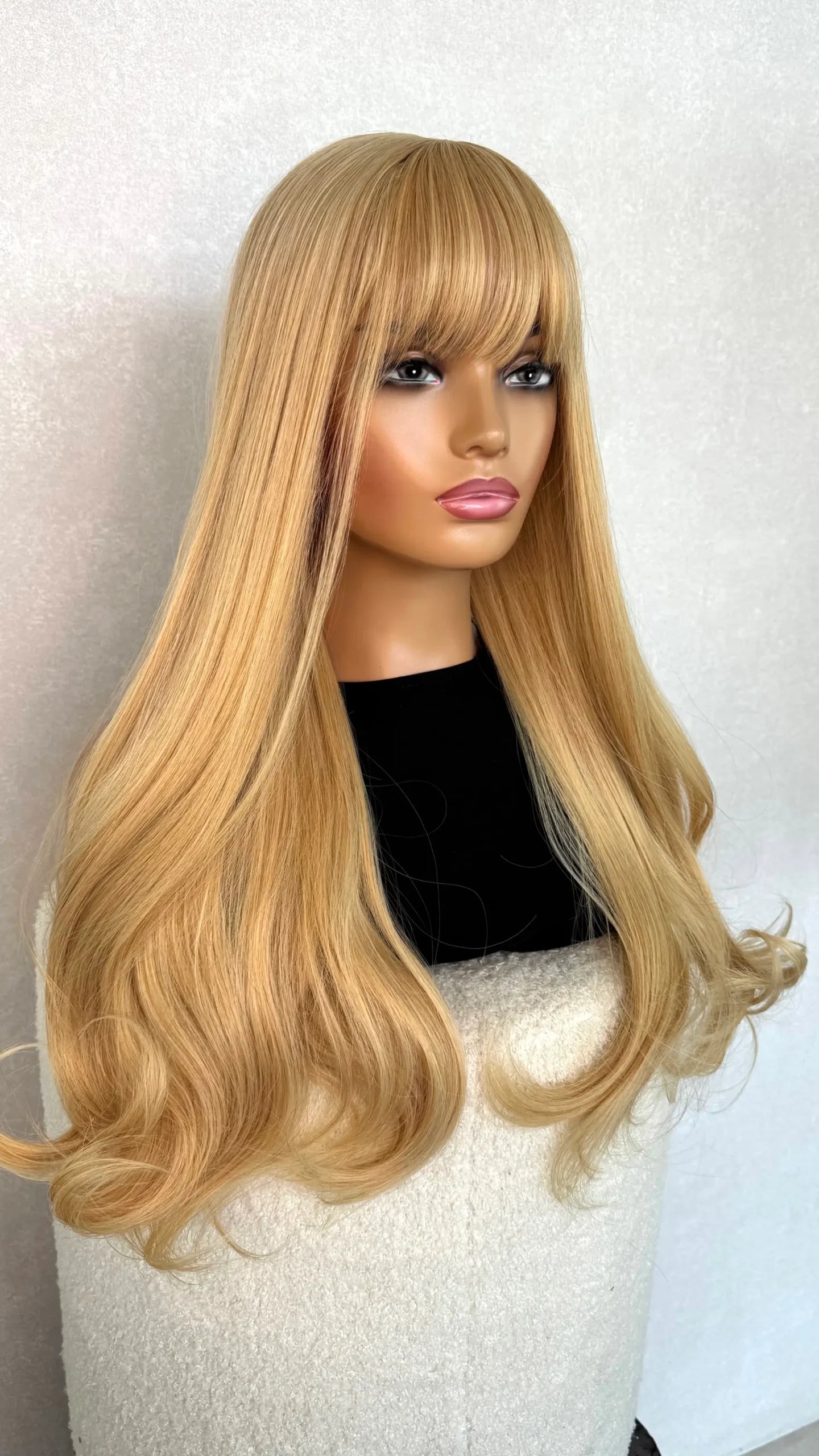 Strawberry Blonde Fringe Synthetic Wig – Montana