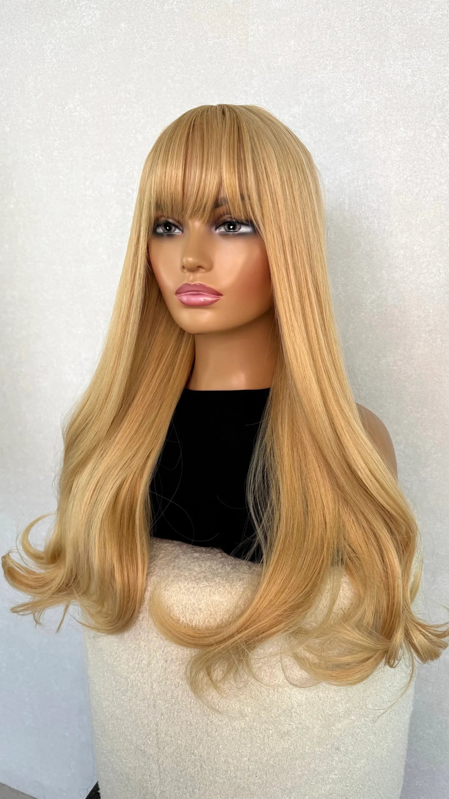 Strawberry Blonde Fringe Synthetic Wig – Montana