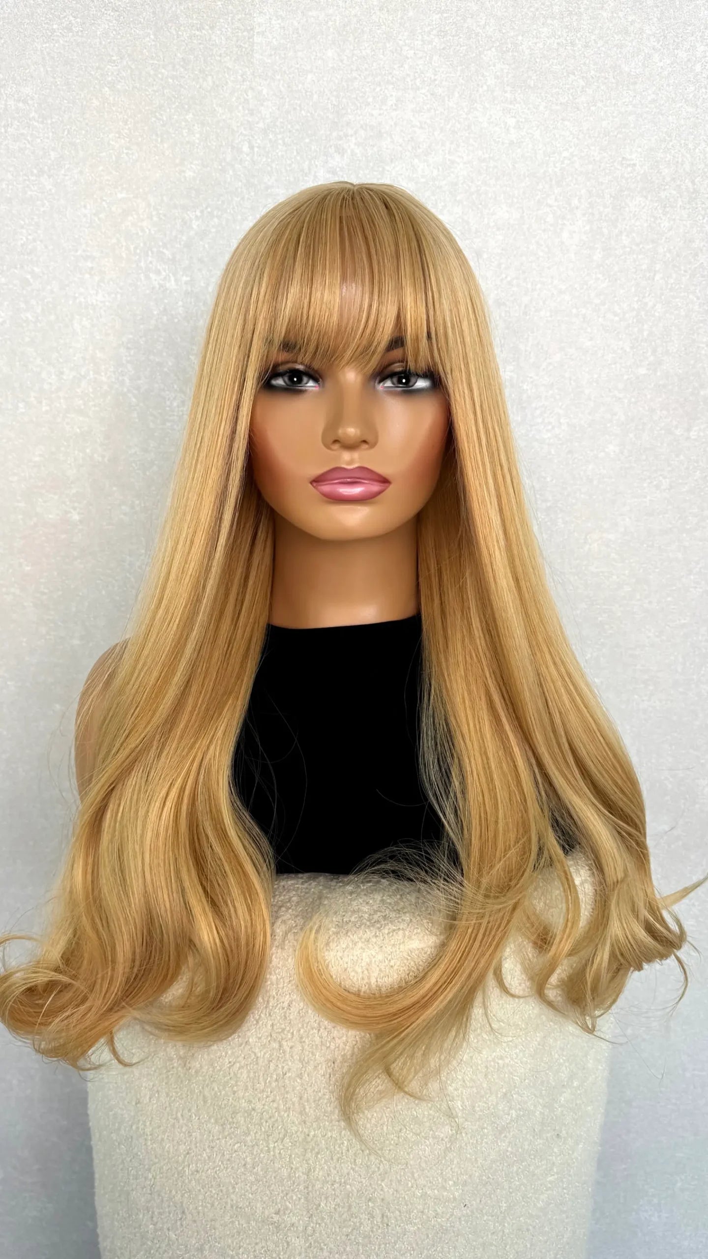 Strawberry Blonde Fringe Synthetic Wig – Montana